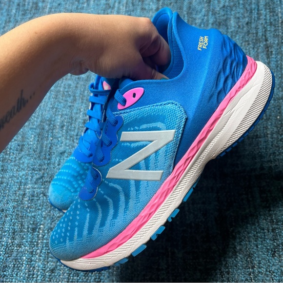 New Balance Fresh Foam 860v11 Running Shoes in Vibrant Sky Blue and Pink - Picture 3 of 9
